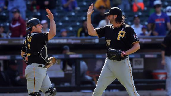 Pirates outlast Harvey for third straight win