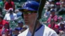 Adri�n Beltr� y David Murphy sacudieron jonrones dentro de un primer inning de tres carreras, Ross Wolf domin� en su primera apertura de Grandes Ligas y los Vigilantes de Texas evitaron la barrida al vencer el mi�rcoles por 3-1 a los Atl�ticos de Oakland.