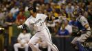 El dominicano Carlos G�mez bate� un doblete productor de dos carreras y cinco relevistas de Milwaukee se combinaron el martes para lanzar cinco entradas sin anotaci�n en la victoria de los Cerveceros por 5-2 sobre los Dodgers de Los �ngeles.