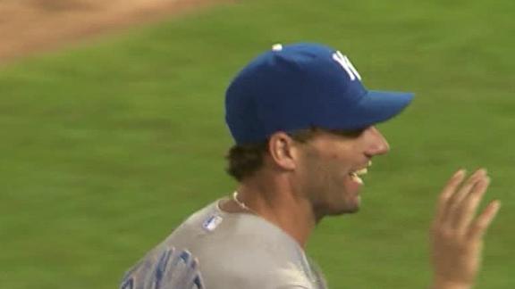 Royals wait out 4:32 rain delay to beat Cards