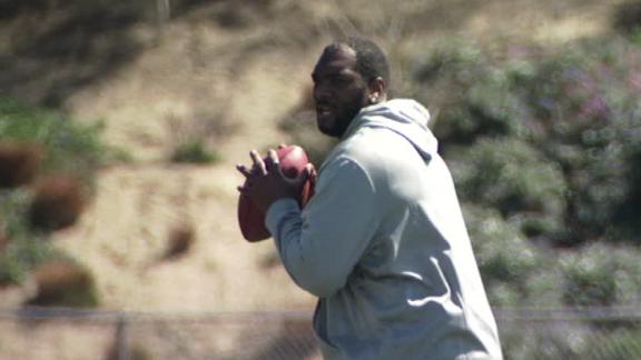 Source: Bears to give QB Russell tryout Friday