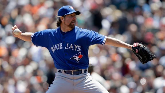 Dickey doubles, dominates Giants in victory