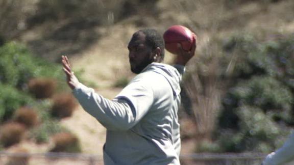 Source: Russell gives solid workout for Bears