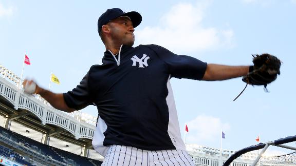 Rehabbing Jeter taking grounders, swings