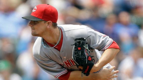 Leake helps Reds extend Wrigley win streak