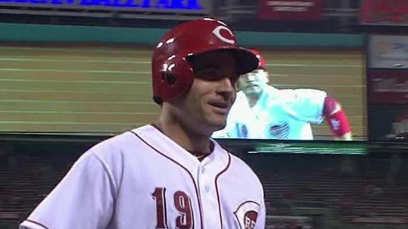Reds club 4 HRs to move 15 games over .500