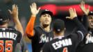 Giancarlo Stanton impuls� las tres carreras de Miami con un par de cuadrangulares, y los Marlins propinaron el lunes a los Diamondbacks de Arizona su cuarta derrota consecutiva al vencerlos 3-2.