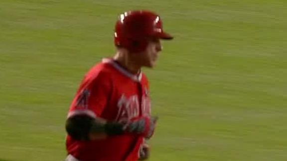 Angels pound Cubs behind Hamilton's 2 HRs