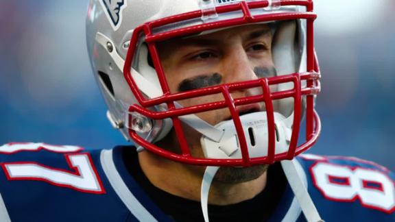 Gronk rehabs from surgery at Pats' facility