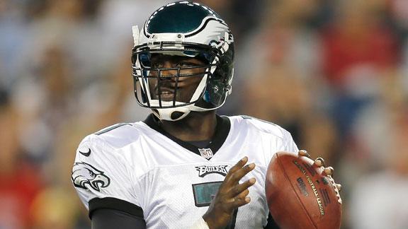 Eagles give Vick initial crack with first team