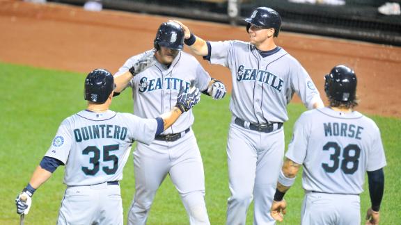 Saunders homers twice as M's down Orioles