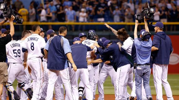Rays slip past Giants on Myers' RBI single
