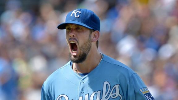 Royals tame Red Sox, win 7th series in row