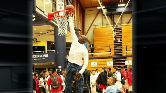 dm_130811_nba_jordan_mj50_dunk.jpg