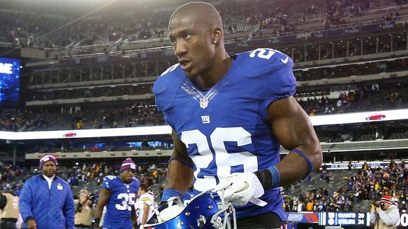 Giants rookie Pugh returns; Rolle carted off