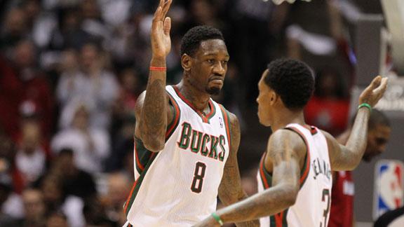 Sources: Bucks sign Sanders to $44M deal