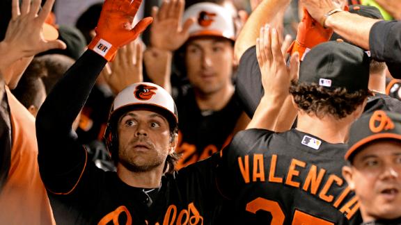 O's fight off A's with help from Roberts' slam