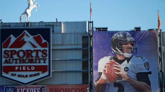 Flacco banners irk Manning, Broncos fans