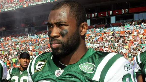 Revis happily sharing Jets' secrets with Bucs