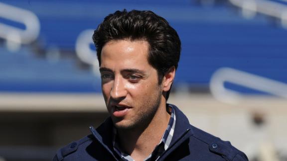 Brewers' Braun calls fans to offer apology