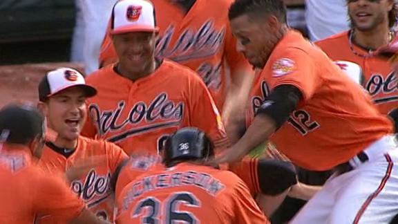 Wieters' hit in 10th gets O's past White Sox