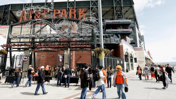 Police: Dodgers fan killed near Giants park