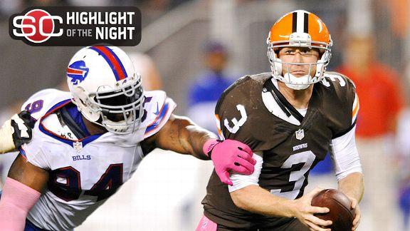 Browns' Hoyer sprains knee, MRI exam set