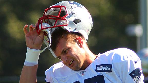 Pats' Gronkowski: Status still 'day-to-day'