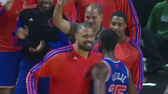 World Peace, Bargnani make Knicks debuts