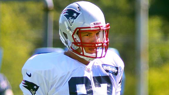 Sources: Gronk's absence creating tension