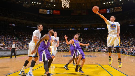 Curry, Thompson lead Warriors to easy win
