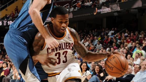Wolves lose 1st game as Cavs hold off rally