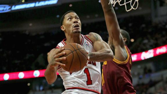 Rose exits Bulls' win with hamstring injury