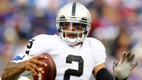 Raiders QB Pryor (knee) misses practice