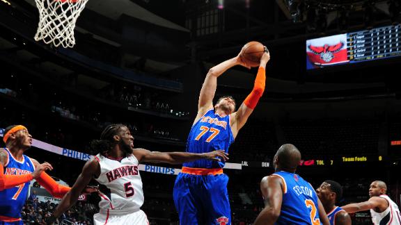Melo, Bargnani help Knicks hold off Hawks