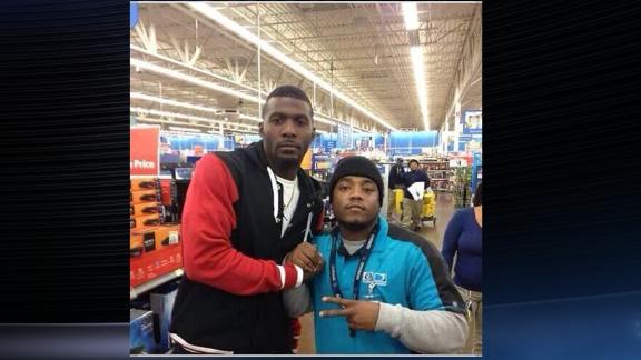 Cowboys' Bryant buys PS4s for customers