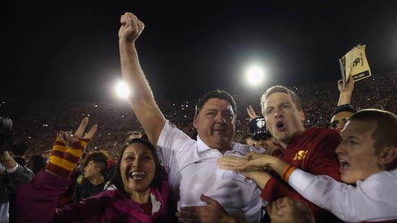 Broncos' Del Rio interviewed for USC coach