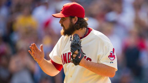 Dodgers add ex-Indians closer Perez to pen