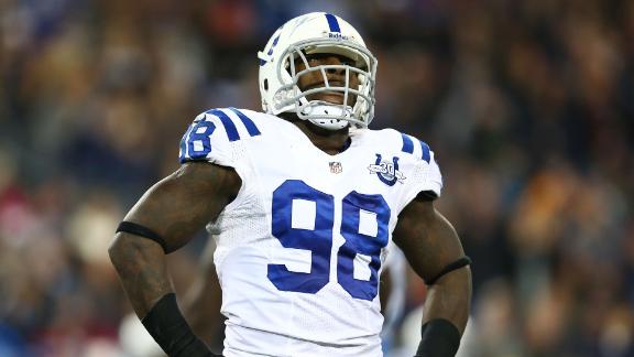 Colts' Mathis wins 1st Deacon Jones Award
