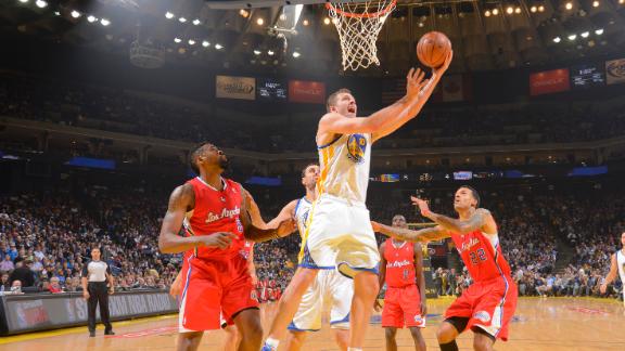 Lee, Warriors manhandle Clippers in rout