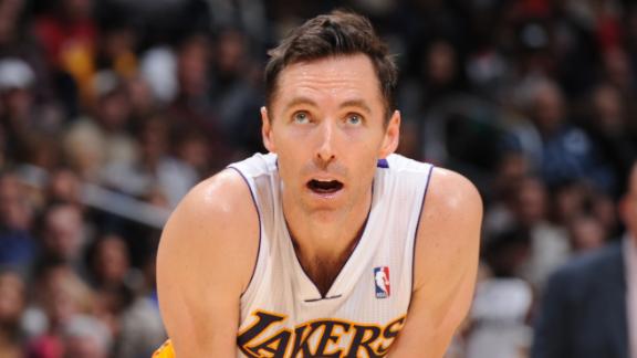 Lakers' Nash (leg) exits game against Bulls