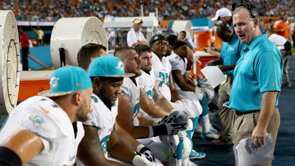 Ex-Dolphins athletic trainer receives award