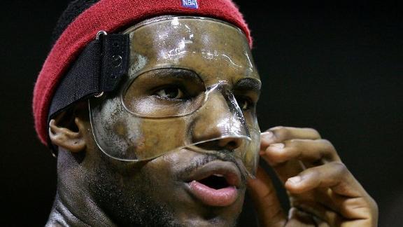 LeBron (broken nose) draws start vs. Knicks