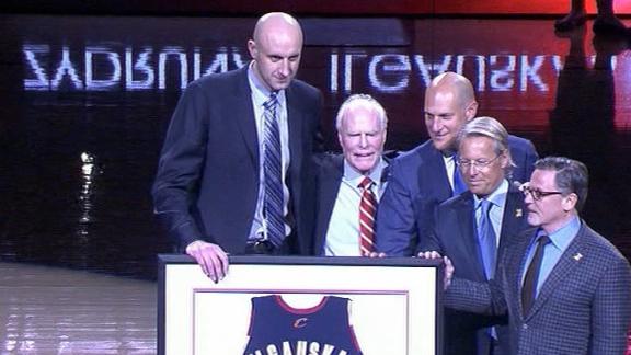 LeBron happy to laud 'good friend' Ilgauskas
