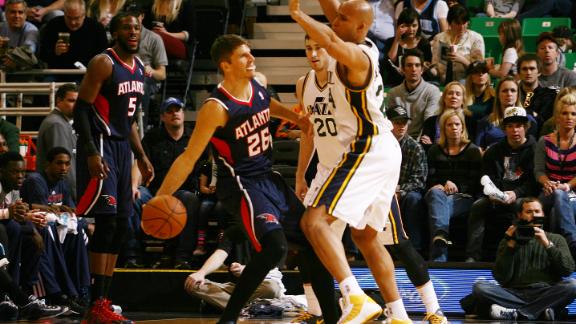 Atlanta ends skid at 6 as Korver, Millsap roll
