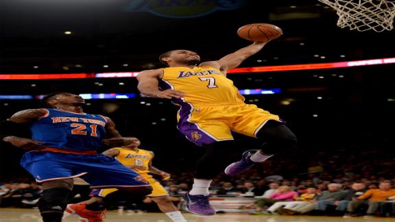 Lakers score 51 in 3rd quarter, blast Knicks