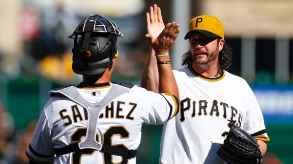 Sanchez's RBI double helps Pirates top Cards