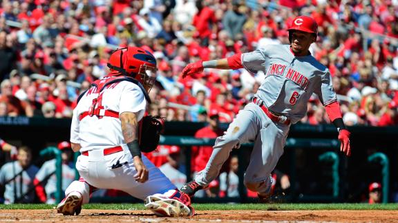 Hamilton has 2 steals, 3 hits as Reds win