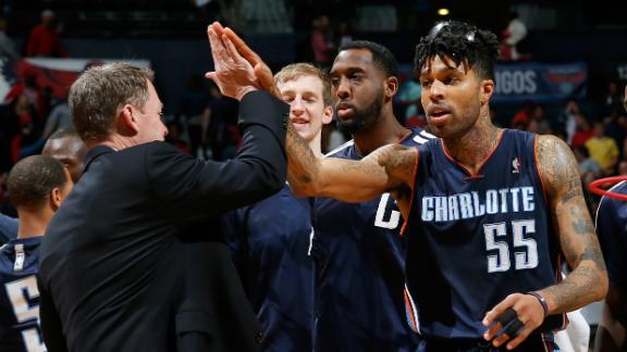 Bobcats' buzzer-beater caps 15-point rally
