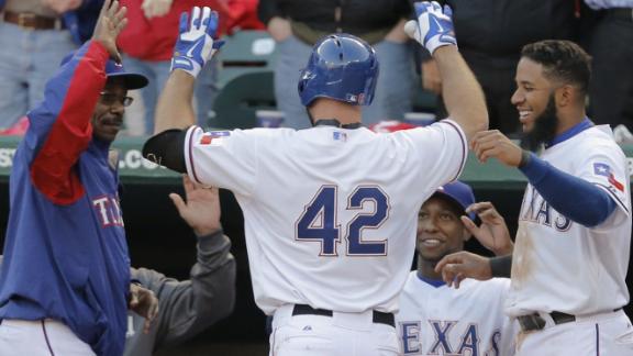 Fielder ends HR drought as Rangers top M's